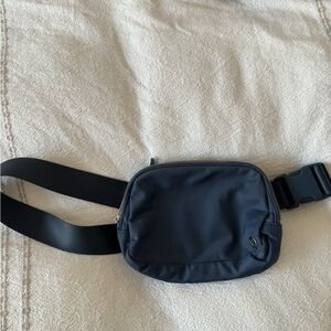 Lululemon Everywhere Belt Bag 1L Navy